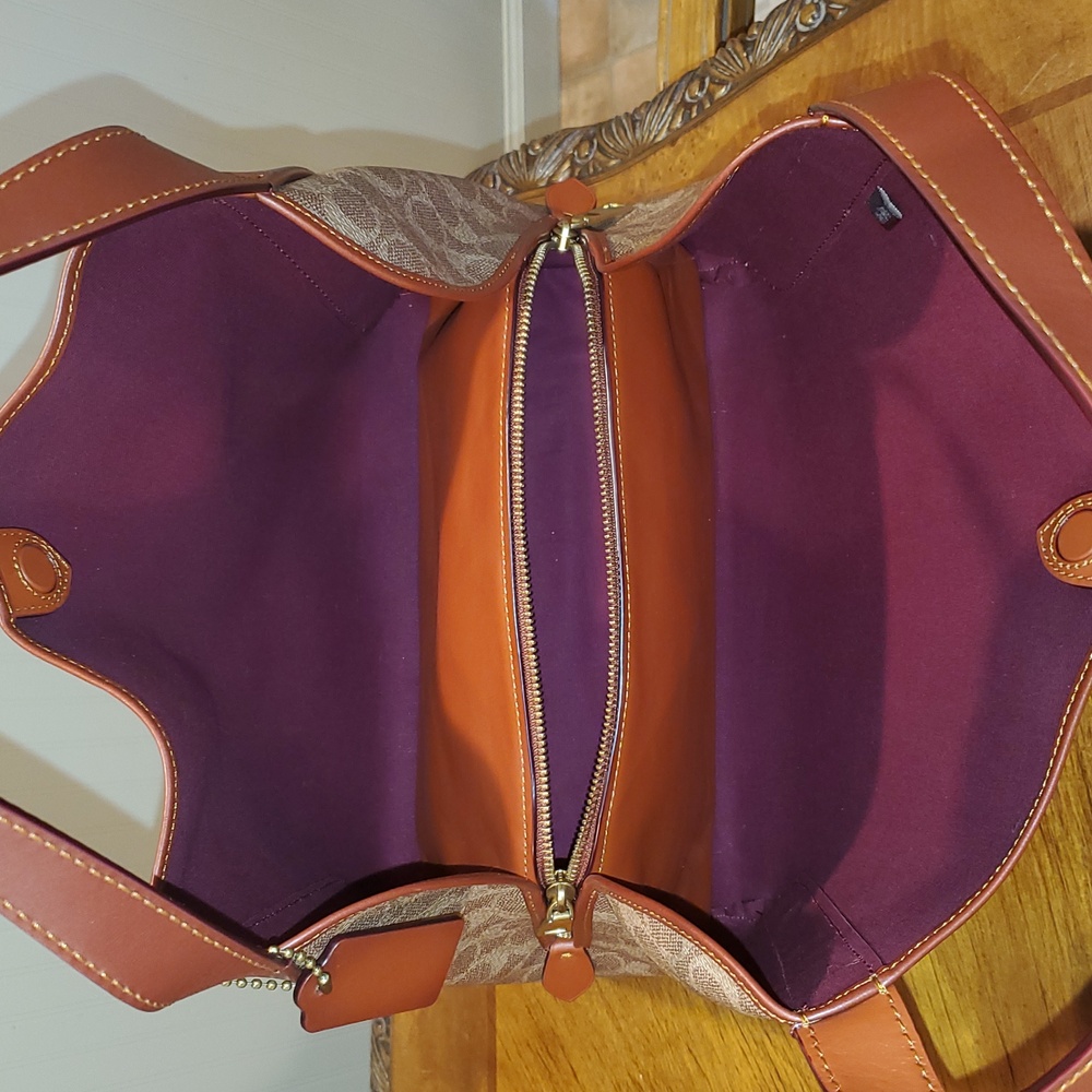 Like NEW Coach Hadley Hobo Bag In Signature Canvas - Picture 13 of 15